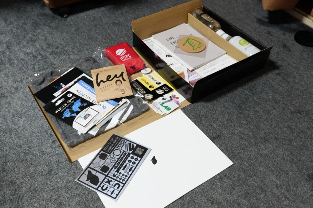 ちょこっと中身を取り出してみる。粉コーヒーも入ってたりして面白い。